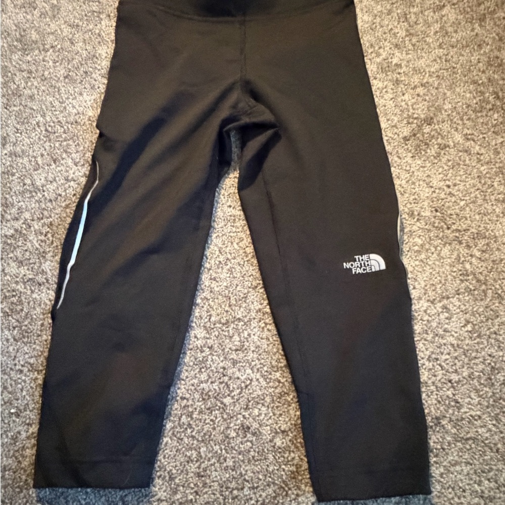 The North Face Women’s Black cropped leggings